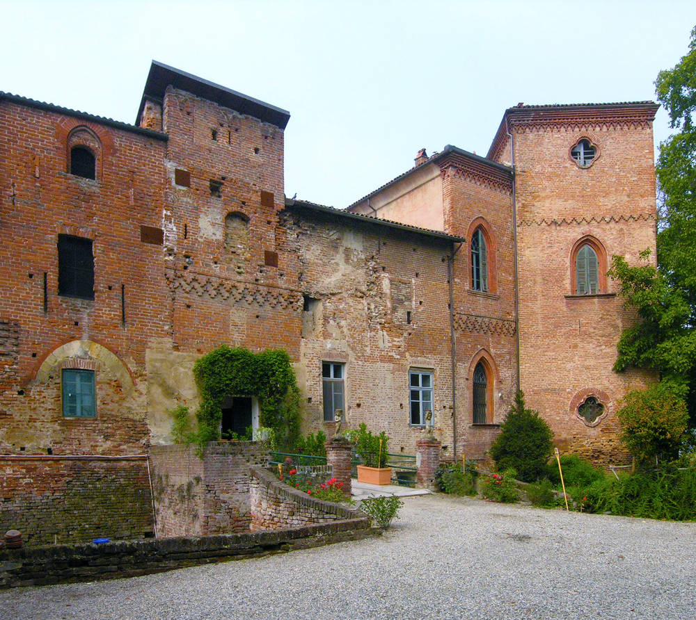 Il Castello — Castello Sannazzaro